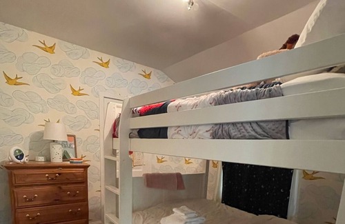 Williams Bay Cottage | Charming Vintage Cottage - 5 minute walk to lake, beach, and town!