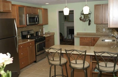 South Chatham House | Charming Walk to Beach Chatham-Bayview Cottage 3 BR-Central A/C; Wi-Fi