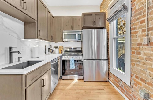 Whittier House | Charming Walkable Victorian 3-bedroom home in Denver
