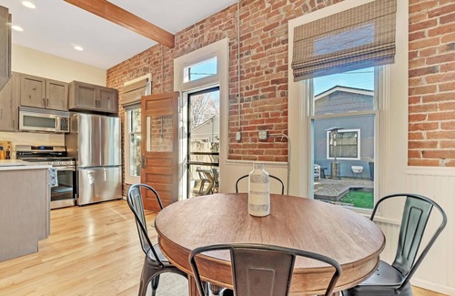 Whittier House | Charming Walkable Victorian 3-bedroom home in Denver