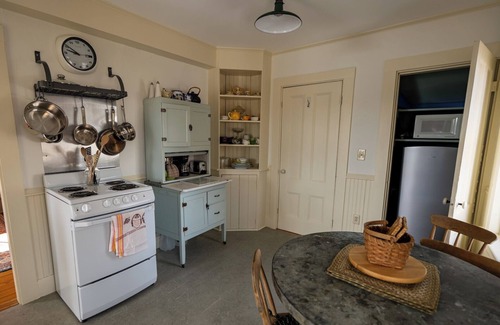 Bath Cottage | Charming Waterfront Cottage on the Kennebec River Walking Distance to Town