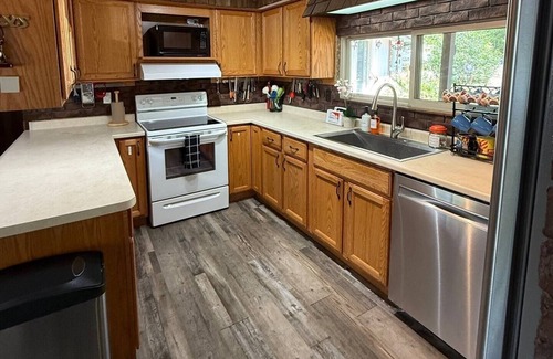 Havelock-Belmont-Methuen Cottage | Charming waterfront retreat nestled on the serene shores of Oak Lake.