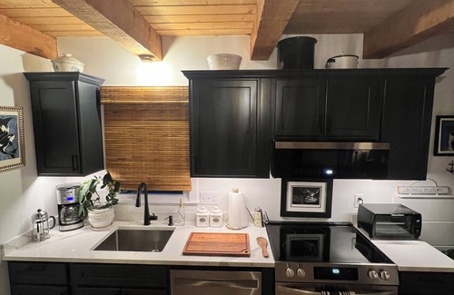 West Harwich House | Charming West Harwich Cottage, Newly Renovated, cozy but convenient location