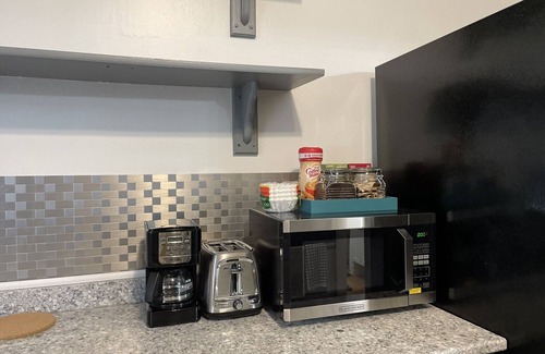 Summit Hill Apartment | Charmingly vintage 2BR near downtown - Unit 2