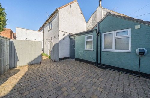 Docking Cottage | Chase Cottage - sleeps 8 guests in 4 bedrooms