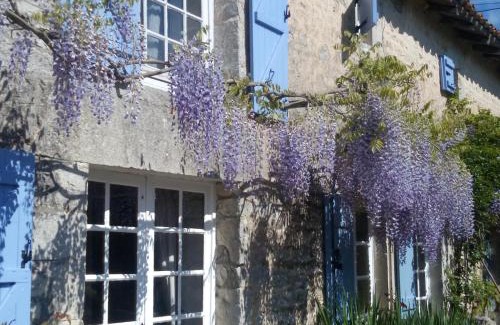 Genouille Bed & Breakfast | Chat Noir Gite et Chambre D'Hotes