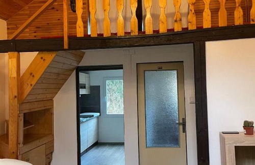 Lipence House | Chata Kazín Praha-Lipence