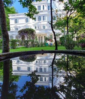 Puli House | Chateau de Olliere