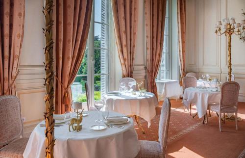 Saint-Patrice Hotel | Chateau De Rochecotte