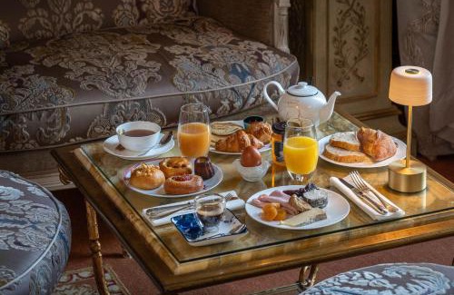 Saint-Patrice Hotel | Chateau De Rochecotte