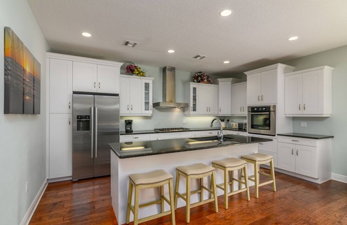 Siesta Key House | "CHATEAU du SOLEIL" * SINGLE Family Home * 1-1/2 Blocks to Beach