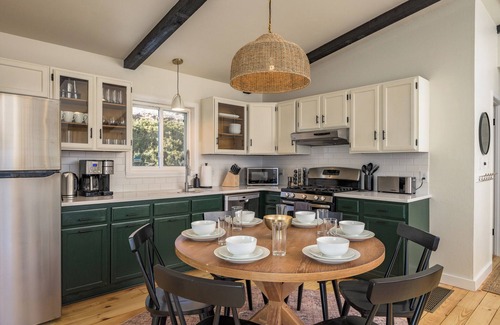 Bailey Cabin | Chateau Summit: Cuddle Cabin, HotTub, Sauna, Pizza Oven, Fitness & Views