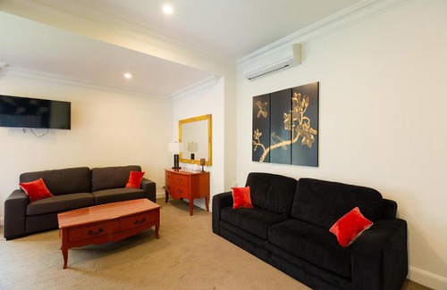 Lyndoch House | Chateau Yaldara House