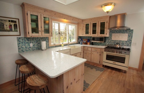South Chatham House | Chatham Beach Chic 5 Star 5 Min Walk to Beach-Newly Renovated Private Retreat AC