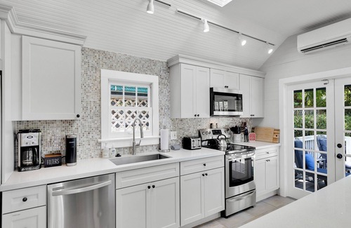 Key West Historic District House | ~CHAVEZ HOUSE~ The private pool and lanai are a Key West dream come true!