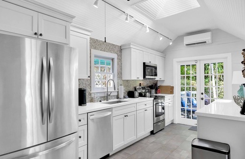 Key West Historic District House | ~CHAVEZ HOUSE~ The private pool and lanai are a Key West dream come true!