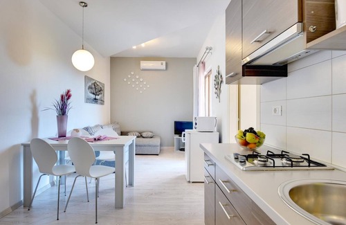 Vinkuran Apartment | Cheap apartment with sea view