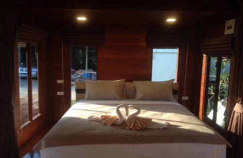 Trat Hotel | Check In & Chill Out Laem Sok Pier