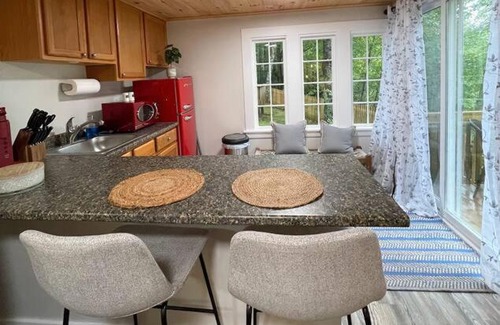 Edgecomb House | Cheerful 1 Bedroom Cottage Close to Everything 2