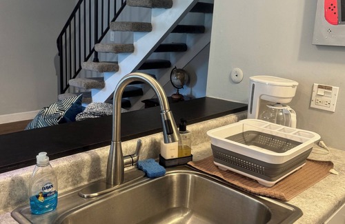 Hoffman Estates House | Cheerful 2 bedroom townhouse with free parking.
