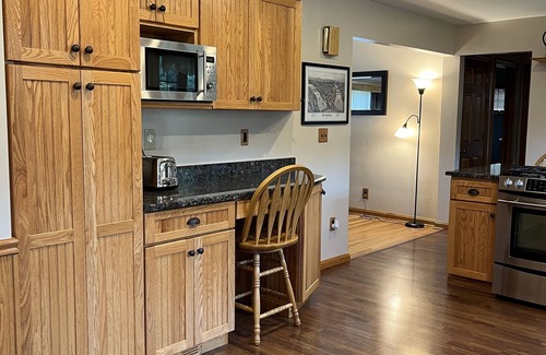 Bakerstown House | Cheerful 2 bedroom home
