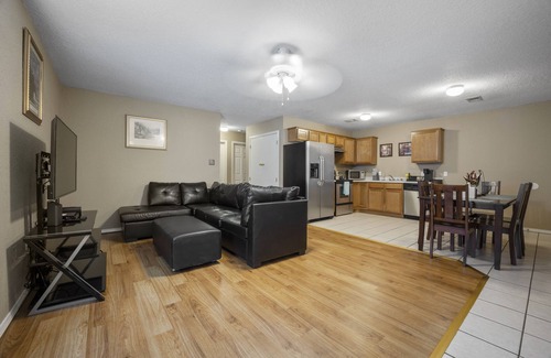 Fort Smith House | Cheerful 2 Bedrooms 2 Full Bathrooms Duplex