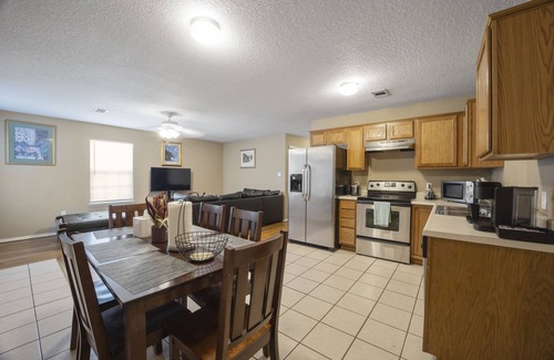 Fort Smith House | Cheerful 2 Bedrooms 2 Full Bathrooms Duplex