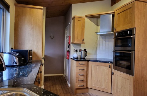Troutbeck Bridge Cabin | Cheerful 3 bedroom Lodge At White cross Bay Windermere