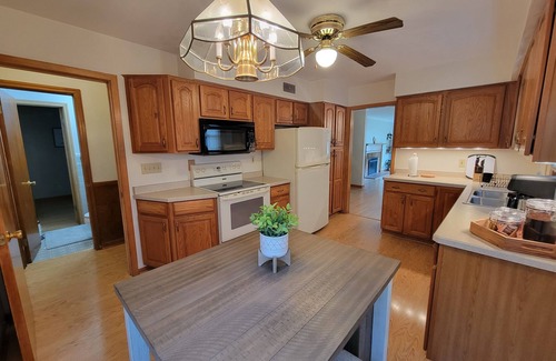 Milwaukee House | Cheerful 3 bedroom home with garage parking