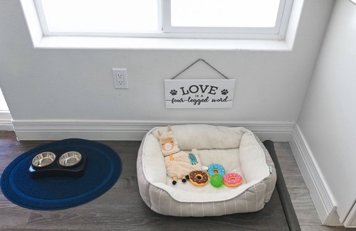 Eastside House | Cheerful 4 Bedroom Home Near Downtown With Fun Arcade and Game Room, Board Games
