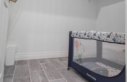 Eastside House | Cheerful 4 Bedroom Home Near Downtown With Fun Arcade and Game Room, Board Games
