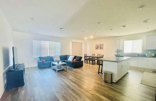Riverside House | Cheerful 4b2b single story home
