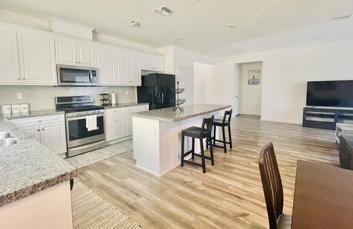 Riverside House | Cheerful 4bed2bath single story home w/park trails