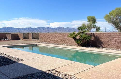 Mohave Valley House | Cheerful 5 Bedroom Home with pool!