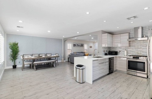 Rhodes Ranch House | Cheerful 5-Bedroom Home with hot tub