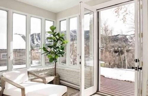 Aspen House | CHEERFUL 5 BEDROOM HOME ASPEN SKI ACCESS