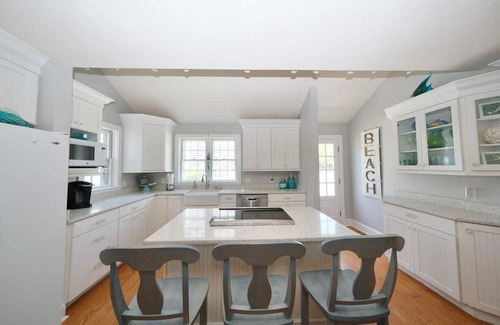 Naushop House | Cheerful 5 br Nantucket home; perfect for families