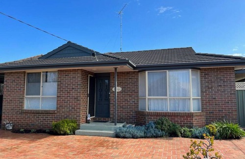 Torquay House | Cheerful Beachside Shack