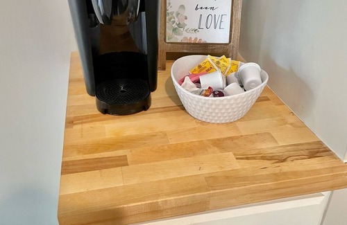 Winston - Salem House | Cheerful cottage w/work space near hospitals