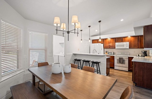 Star House | Cheerful & Cute 3BR Home in the Heart of Star!