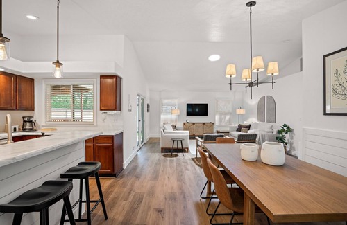 Star House | Cheerful & Cute 3BR Home in the Heart of Star!