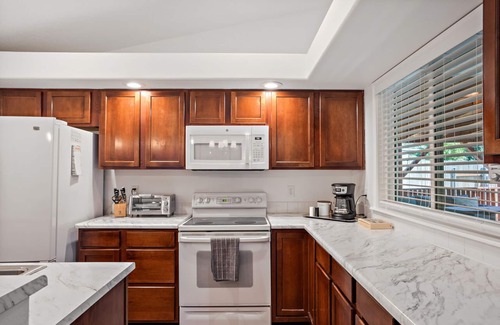 Star House | Cheerful & Cute 3BR Home in the Heart of Star!