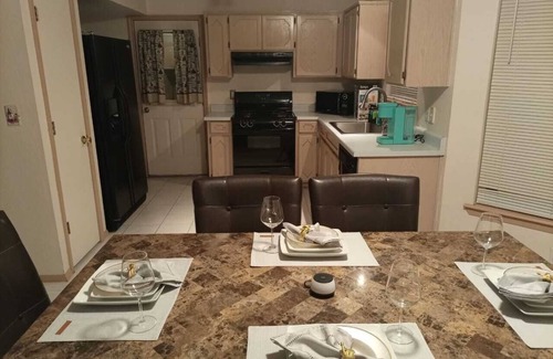 El Paso House | Cheerful Home, Comfy Entertainment Spaces; Family-Pet friendly & Great Location!