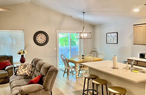Meridian House | Cheerful NEW Executive Home with office-Meridian