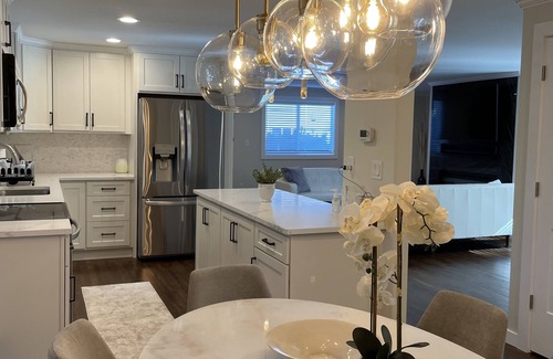 Richmond Highlands House | Cheerful & private 3 bedroom Shoreline home.