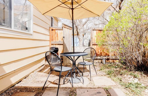 Whittier Apartment | Cheerful studio - 2 blocks to Pearl Street