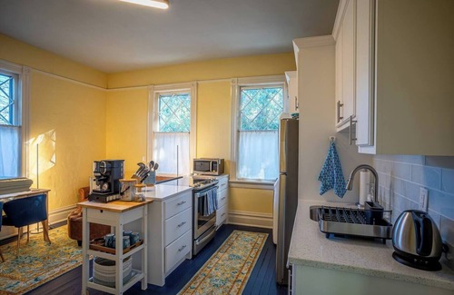 Summerville Apartment | Cheerful, sunny historic stay