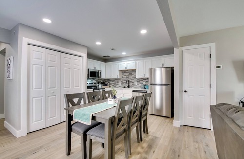Kimberling City House | Cheerful Townhouse - Walk to Table Rock Lake!