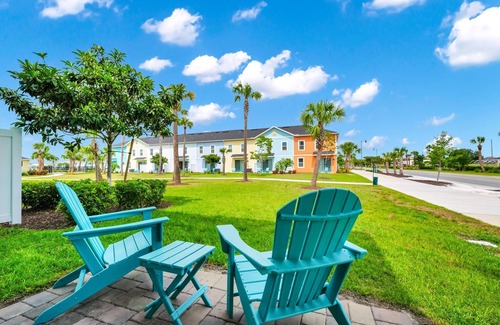 West Kissimmee Cottage | Cheerful Villa near Disney with Margaritaville Resort and Island H20 Waterpark.