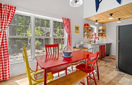 Sturgeon Bay Cottage | Cheery accessible lakefront cottage-quiet side of Lake Michigan in Door County